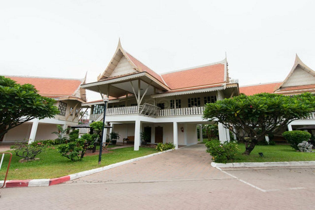 โรงแรมเมธาวลัย รีสอร์ท
